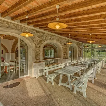 Sleeps 10