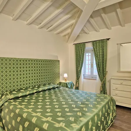 Sleeps 10